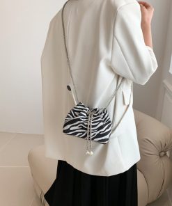 1729002149184147456 Summer Leopard Print Women's Fashion Woven Crossbody Chain Shoulder Bag