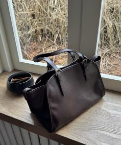 274c4ac5-77a4-4fbf-9dc8-10874113cbb8 Vintage-style large-capacity handbag
