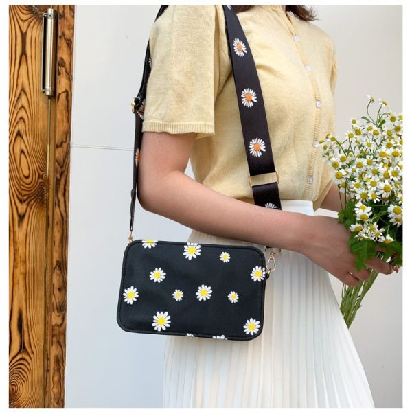 66850970-b286-4af8-a9a8-de005f5ba6ba Women's Flower Shoulder Crossbody Fashion Chain Bag