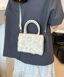 8 Stylish plush women's shoulder bag with a premium feel; doubles as a versatile crossbody bag
