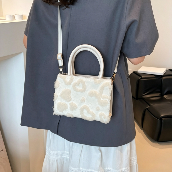 8 Stylish plush women's shoulder bag with a premium feel; doubles as a versatile crossbody bag