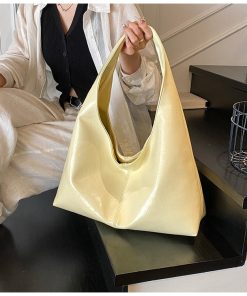 8b2e01dd-65f9-423b-86ef-ebacf0ae265a_trans Minimalist, versatile handbag with a unique, niche appeal