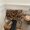 b4709b8c-a2e0-4f95-8e78-0a0dad68b0c0 Stylish One-shoulder Envelope Bag With Leopard Print And Fluffy Accents Crossbody Bag